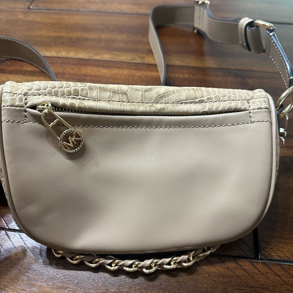 Michael Kors Cream Crocodile-Embossed Crossbody Bag - Picture 4 of 12